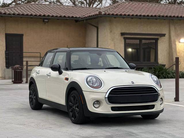 2017 MINI Hardtop 4 Door Cooper FWD photo