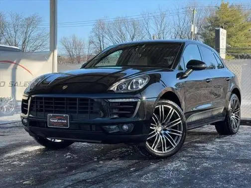 2017 Porsche Macan  AWD photo