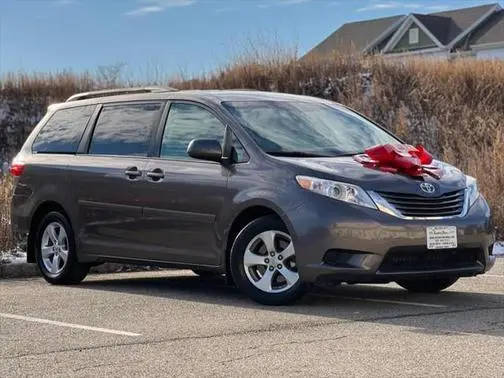 2017 Toyota Sienna LE FWD photo