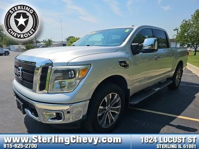 2017 Nissan Titan SL 4WD photo