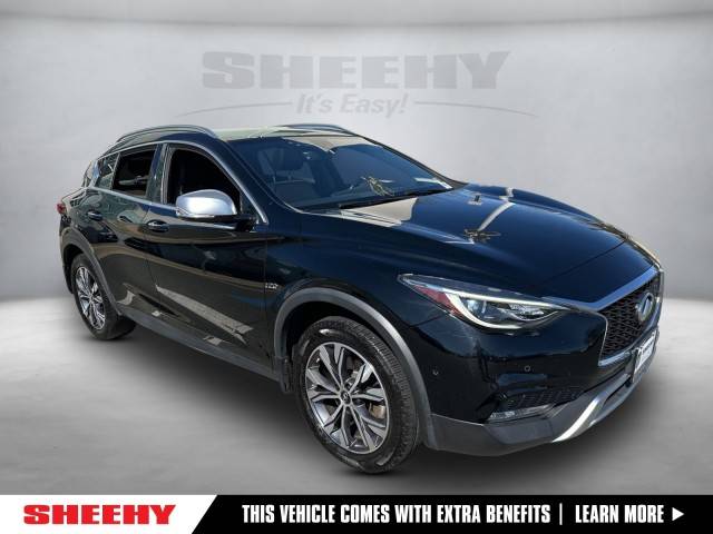 2017 Infiniti QX30 Premium AWD photo