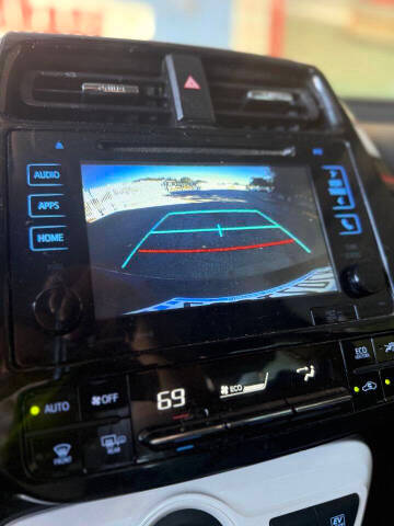 2016 Toyota Prius Four Touring FWD photo