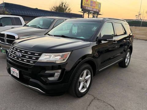 2017 Ford Explorer XLT 4WD photo
