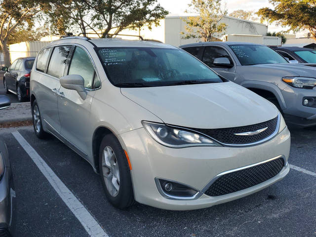 2017 Chrysler Pacifica Minivan Touring-L Plus FWD photo