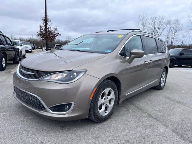 2017 Chrysler Pacifica Minivan Touring-L Plus FWD photo