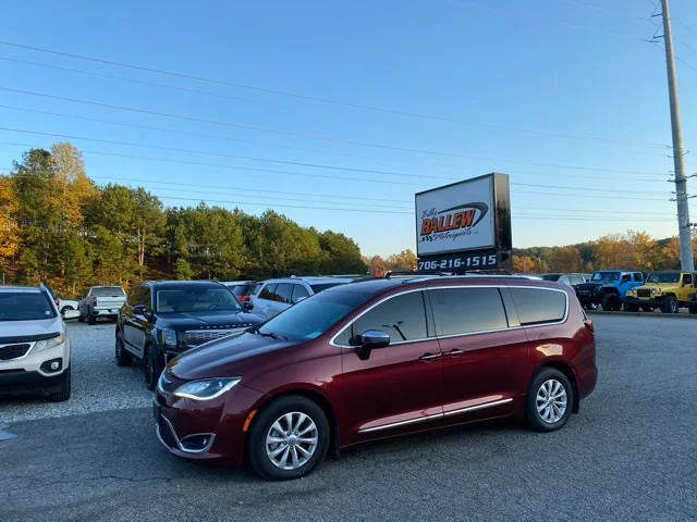 2017 Chrysler Pacifica Minivan Limited FWD photo