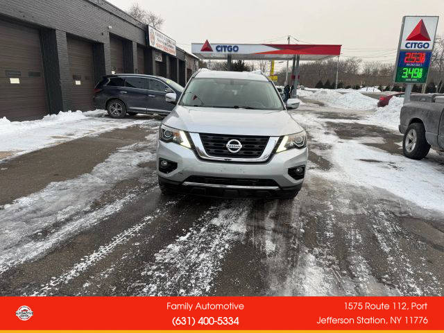 2017 Nissan Pathfinder SV 4WD photo