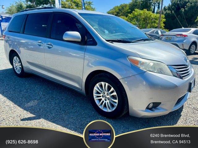 2017 Toyota Sienna XLE FWD photo