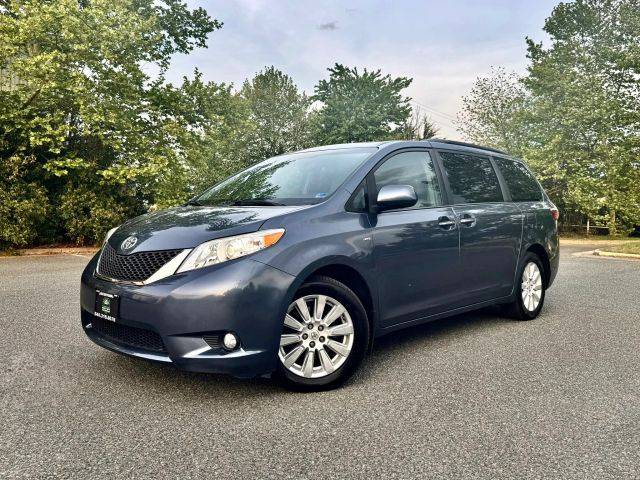 2017 Toyota Sienna XLE AWD photo