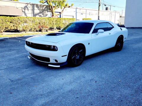 2016 Dodge Challenger 392 Hemi Scat Pack Shaker RWD photo