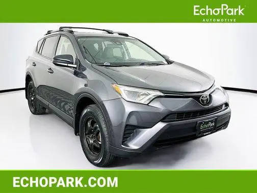 2017 Toyota RAV4 LE FWD photo