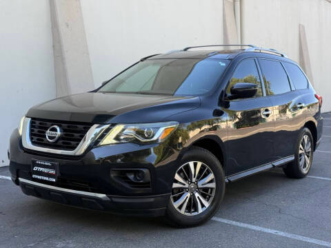2017 Nissan Pathfinder S FWD photo