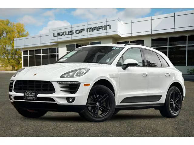 2017 Porsche Macan  AWD photo