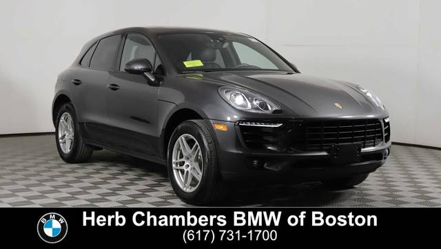 2017 Porsche Macan  AWD photo