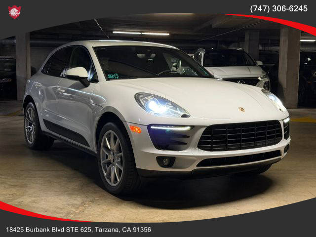 2017 Porsche Macan  AWD photo