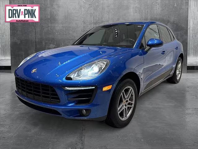 2017 Porsche Macan  AWD photo