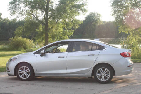 2017 Chevrolet Cruze LT FWD photo