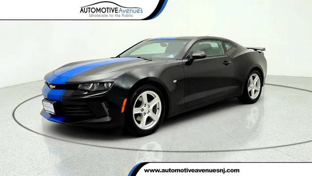 2017 Chevrolet Camaro 1LT RWD photo