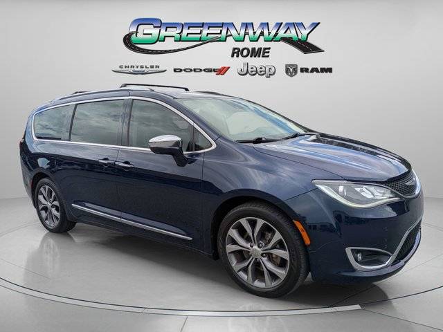 2017 Chrysler Pacifica Minivan Limited FWD photo