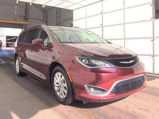 2017 Chrysler Pacifica Minivan Touring-L FWD photo