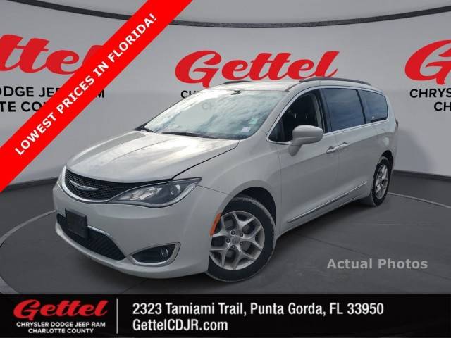 2017 Chrysler Pacifica Minivan Touring-L FWD photo
