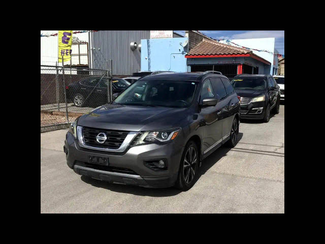 2017 Nissan Pathfinder Platinum FWD photo