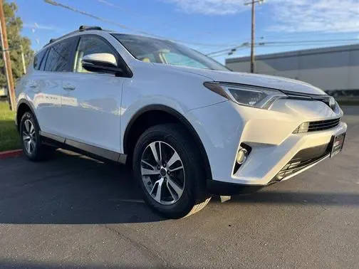 2017 Toyota RAV4 XLE FWD photo