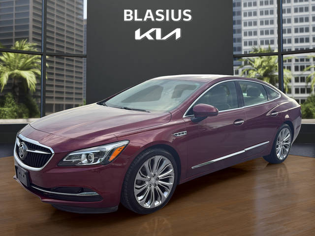 2017 Buick LaCrosse Essence FWD photo