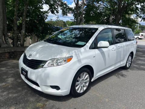 2017 Toyota Sienna LE AWD photo