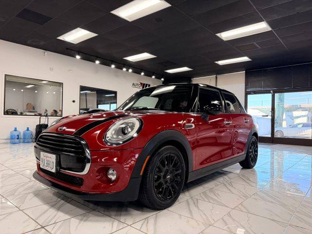 2017 MINI Hardtop 4 Door Cooper FWD photo