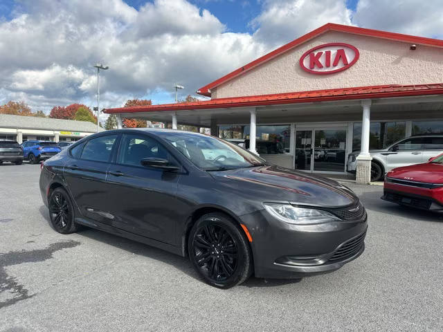 2017 Chrysler 200 Touring FWD photo