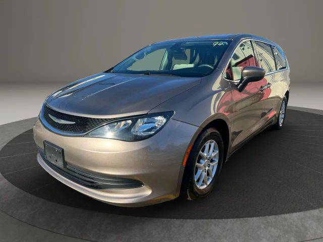2017 Chrysler Pacifica Minivan Touring FWD photo