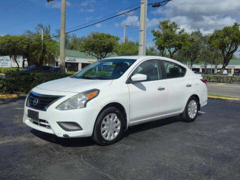 2017 Nissan Versa SV FWD photo