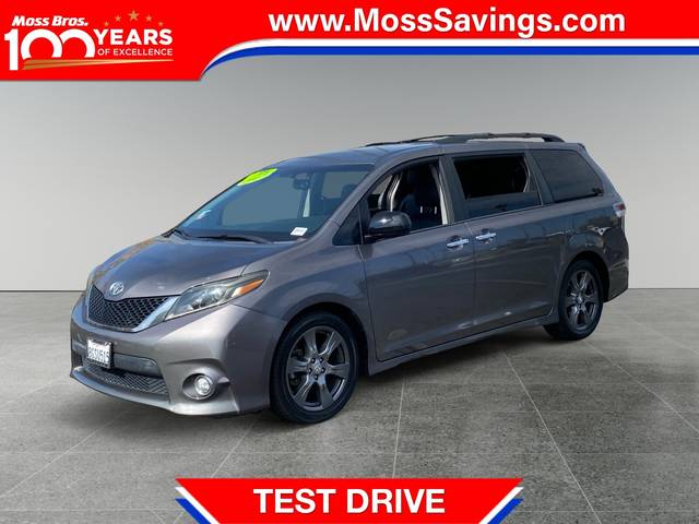 2017 Toyota Sienna SE FWD photo