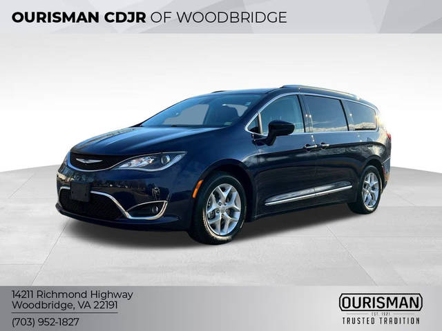 2017 Chrysler Pacifica Minivan Touring-L Plus FWD photo