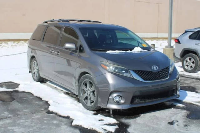 2017 Toyota Sienna SE Premium FWD photo