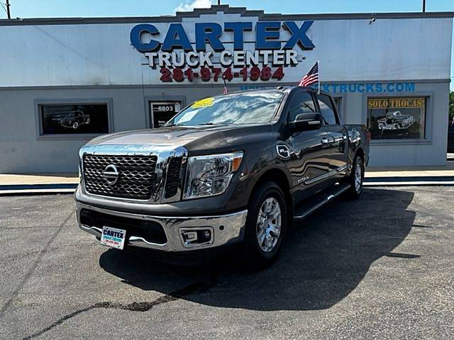 2017 Nissan Titan SV RWD photo