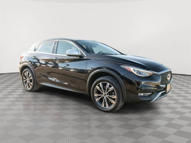 2017 Infiniti QX30 Premium AWD photo