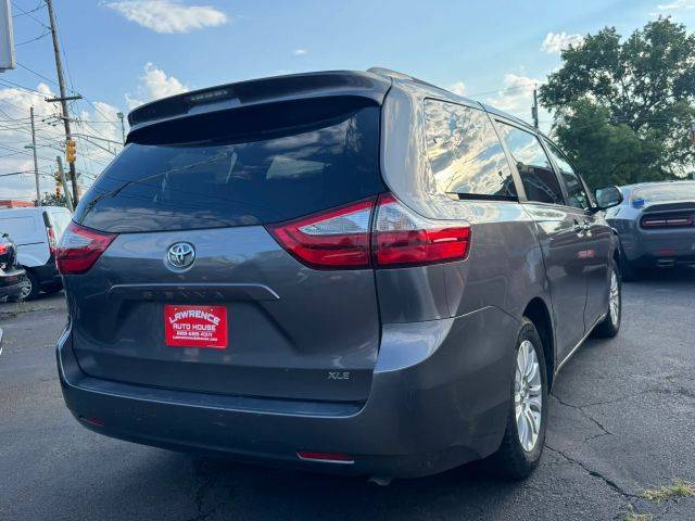 2017 Toyota Sienna XLE FWD photo