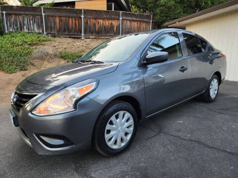 2016 Nissan Versa S FWD photo