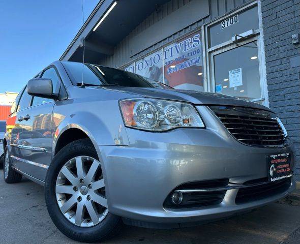 2016 Chrysler Town and Country Touring FWD photo