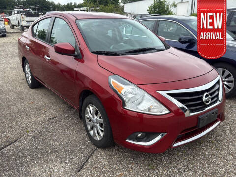 2017 Nissan Versa SV FWD photo