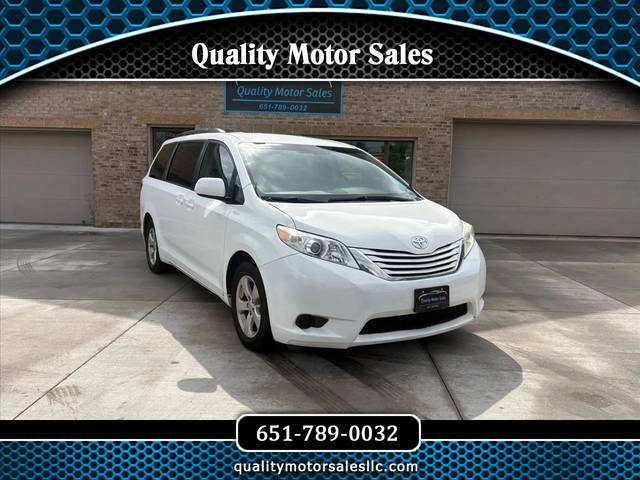 2017 Toyota Sienna LE FWD photo