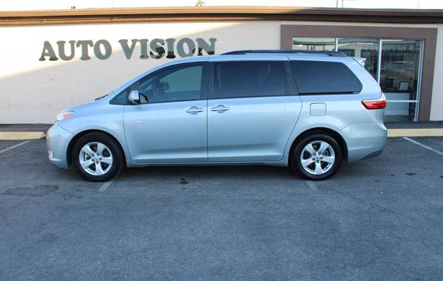 2015 Toyota Sienna LE FWD photo