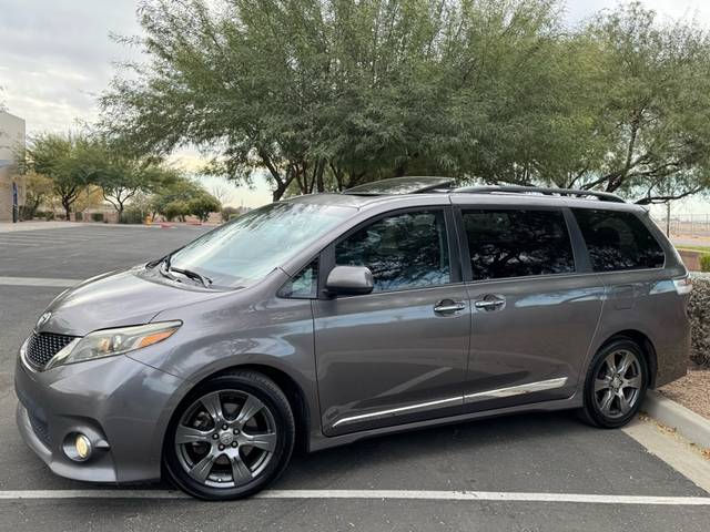 2017 Toyota Sienna SE Premium FWD photo