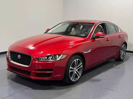 2017 Jaguar XE 35t Premium AWD photo