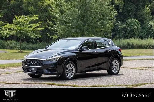 2017 Infiniti QX30 Luxury FWD photo
