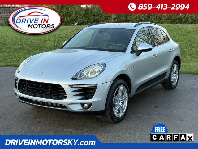 2017 Porsche Macan  AWD photo