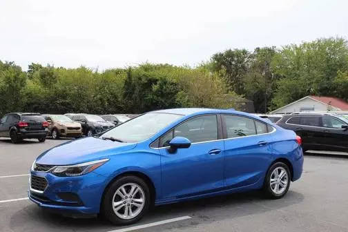 2017 Chevrolet Cruze LT FWD photo