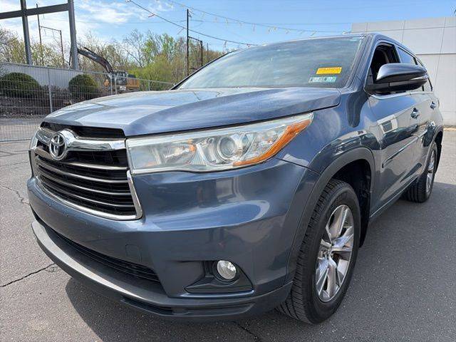 2016 Toyota Highlander LE AWD photo